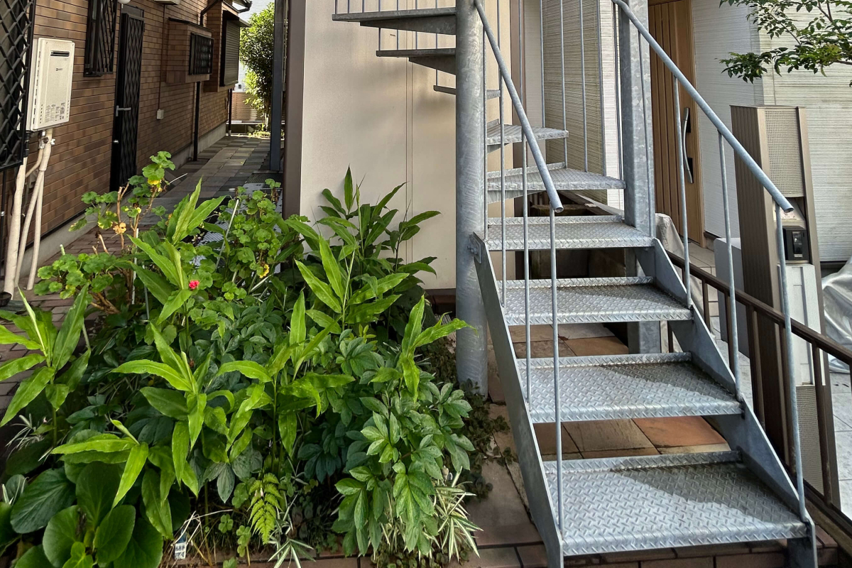 鉄の階段