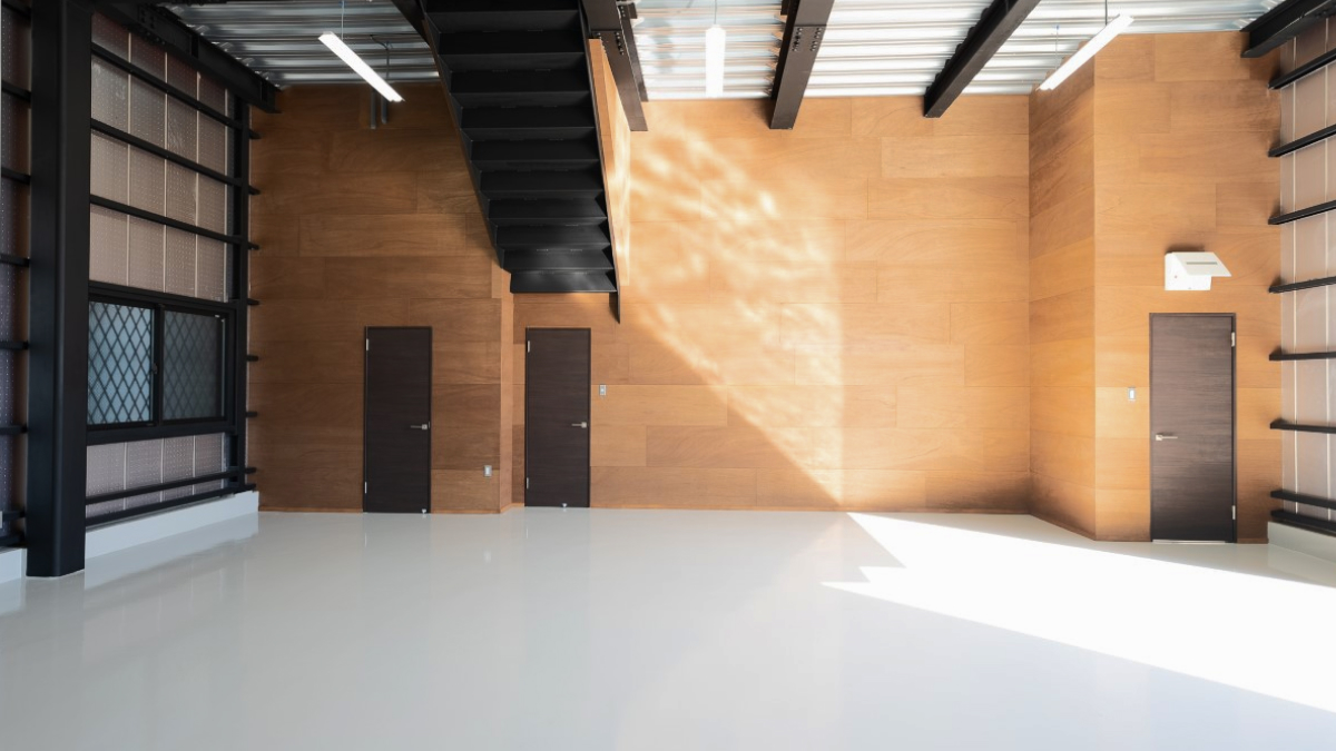 広々としたオフィスの一室