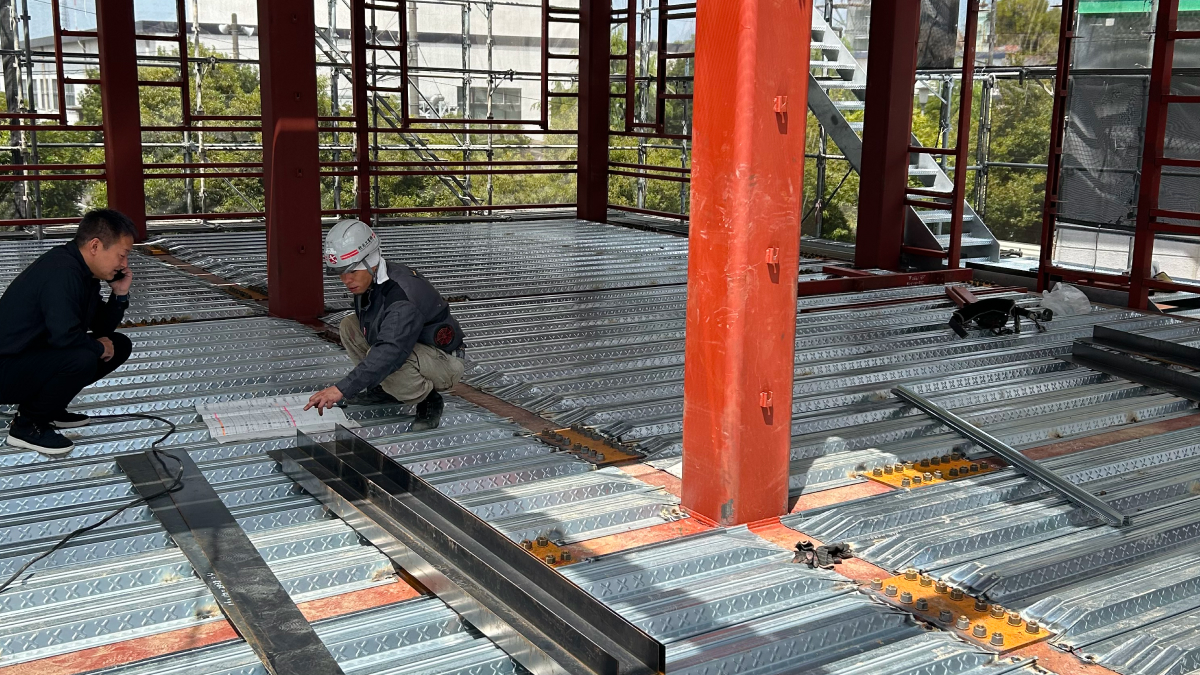 工事中のオフィス